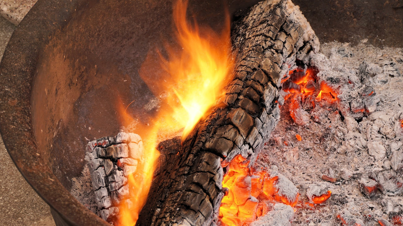 Diese wirtschaftliche Verwendung von Holzasche, die immer mehr Deutsche begeistert: ein echter Haushaltstrick